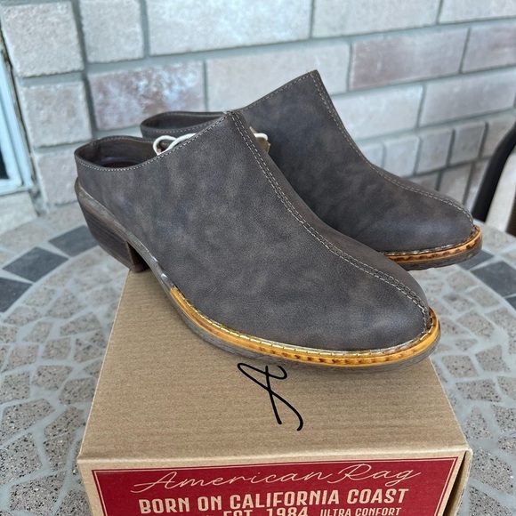NIB American Rag Segovia Chocolate Heel Mule 8 - Picture 5 of 5